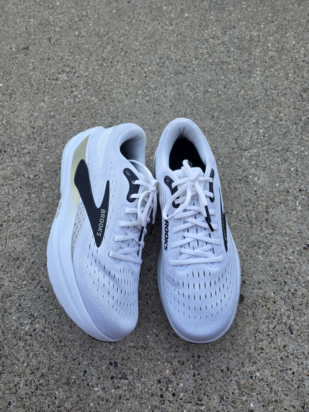 Brooks Ghost Max 3 Men's Sneaker Size 10